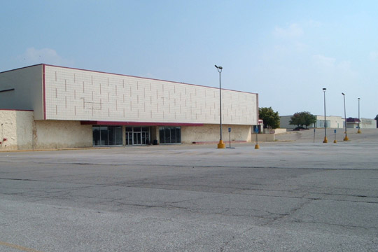 http://clawback.files.wordpress.com/2009/01/dead-mall21.jpg