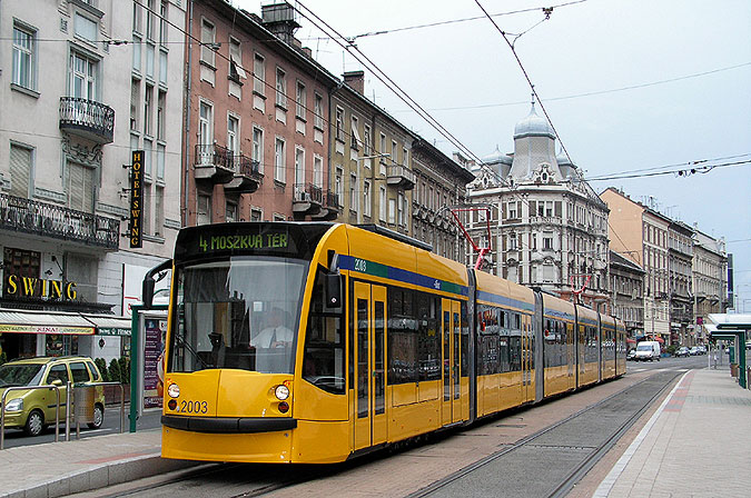 http://cincystreetcar.files.wordpress.com/2009/01/modern-european-streetcar.jpg