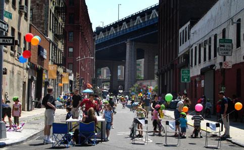 http://susty.com/image/brooklyn-summer-celebration-for-kids-dumbo-wide-shot-pearl-street-triangle-lawn-chairs-balloons-bikes-children-adults-photo.jpg