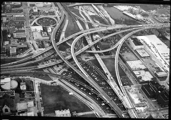 http://www.lightrailnow.org/images/mil-hwy-fwy-sprawl_cnu.jpg