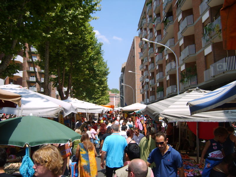 File:Rome porta portese july 2006.jpg